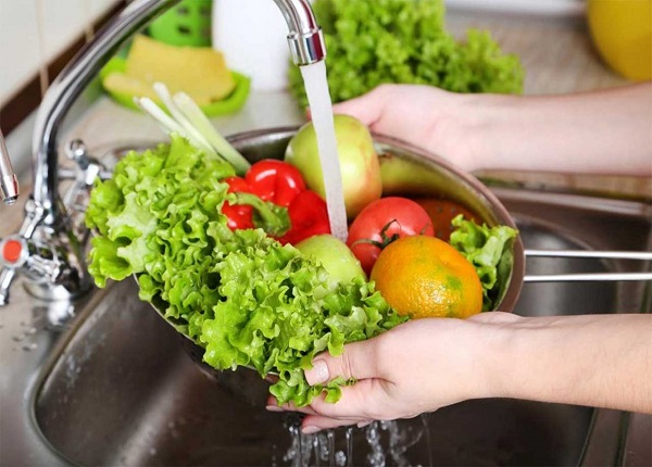 Rửa rau củ quả đúng cách để loại bỏ thuốc trừ sâu, vi khuẩn