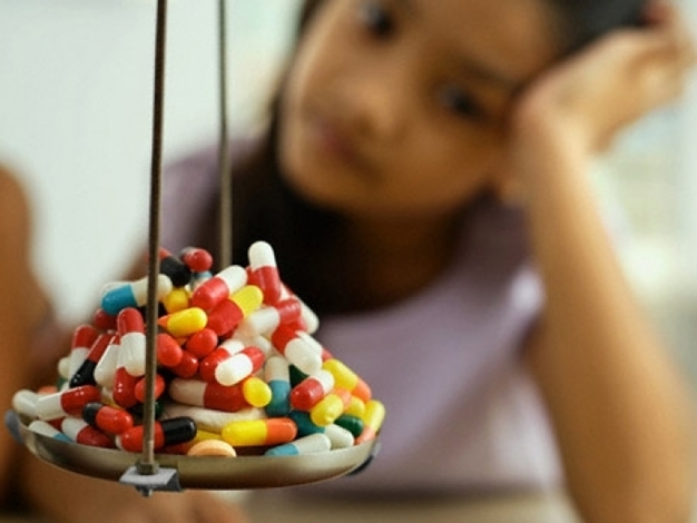 không nên tự ý cho trẻ sử dụng thuốc kháng sinh